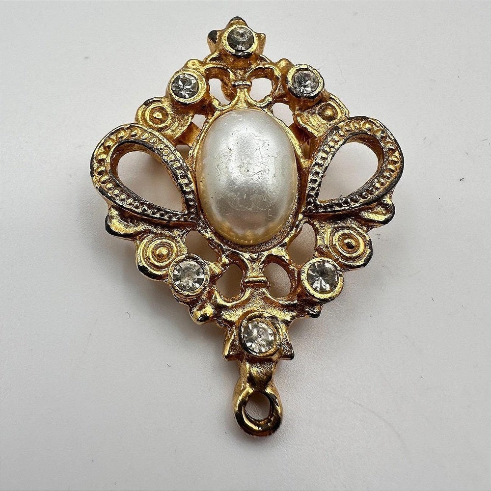 Vintage Y2K Faux Pearl & Rhinestone Gold Tone Brooch Pin Women's Classic Jewelry